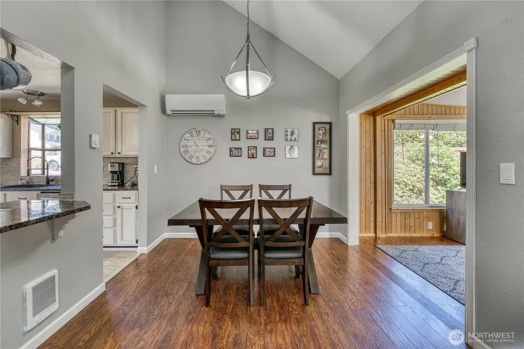 1018 NE Knights Court Bremerton WA 98311