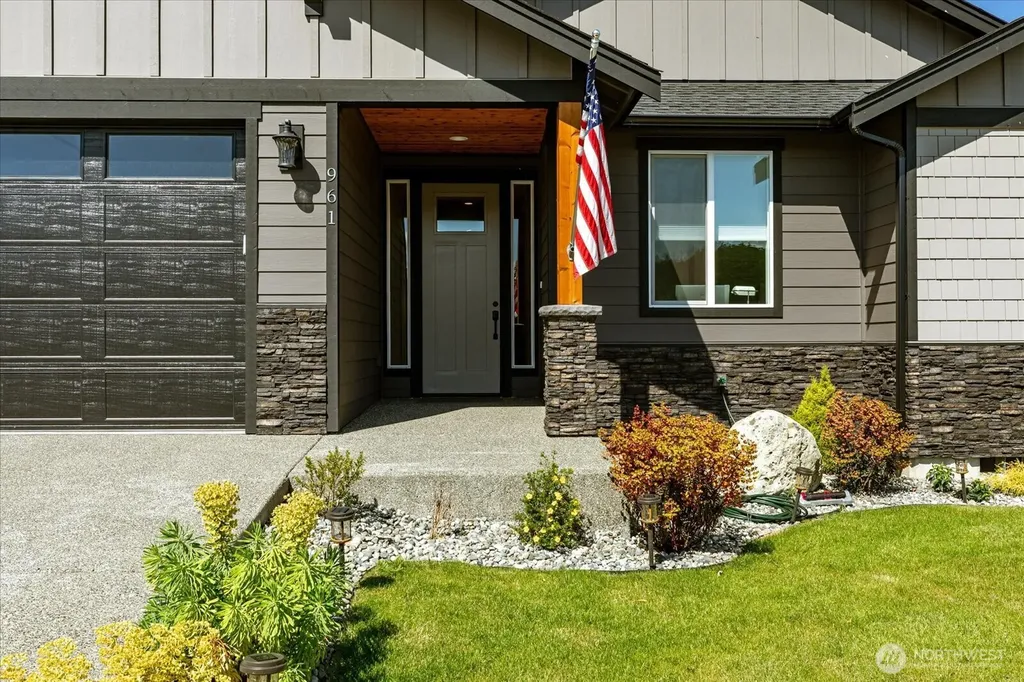 961 NW Shire Street Oak Harbor WA 98277