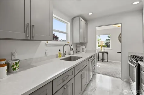 707 W Bertona Street Seattle WA 98119