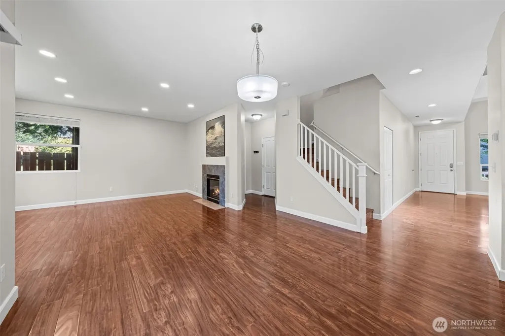 6529 Elizabeth Loop SE Auburn WA 98092