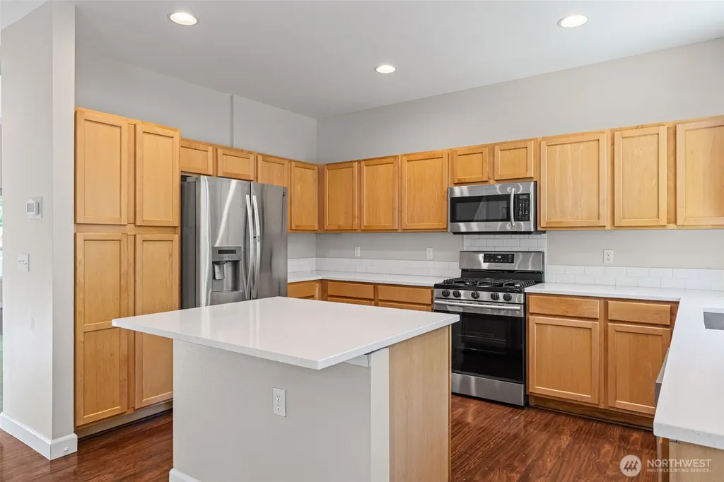 6529 Elizabeth Loop SE Auburn WA 98092