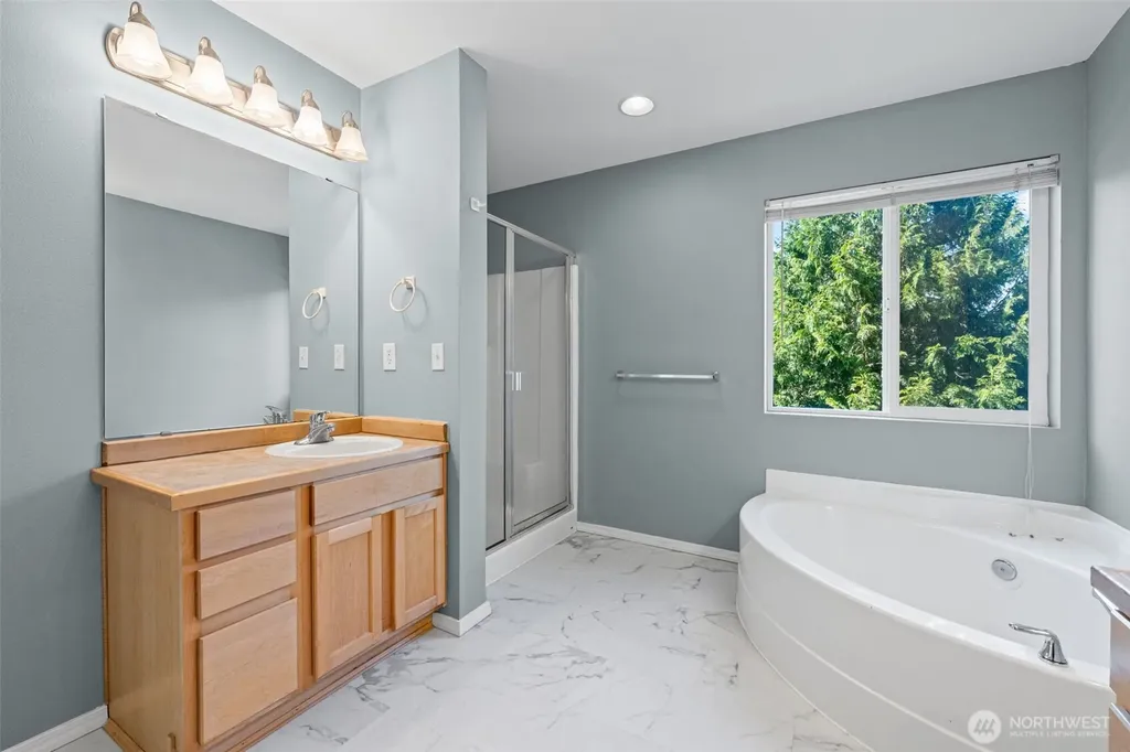 6529 Elizabeth Loop SE Auburn WA 98092