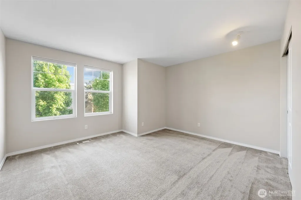 6529 Elizabeth Loop SE Auburn WA 98092