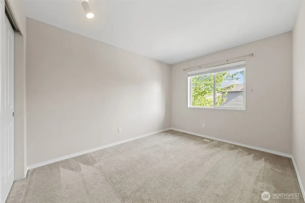 6529 Elizabeth Loop SE Auburn WA 98092