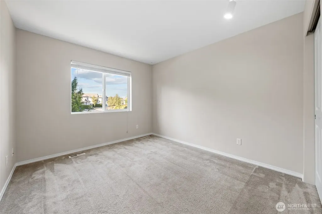 6529 Elizabeth Loop SE Auburn WA 98092