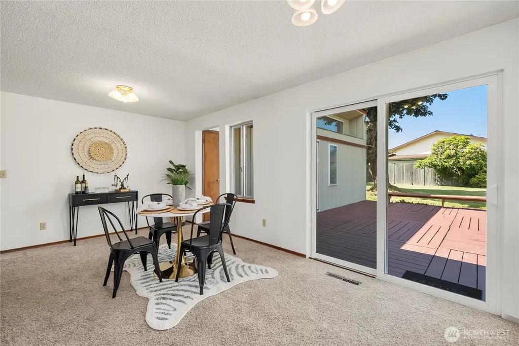 4933 30th Street NE Tacoma WA 98422