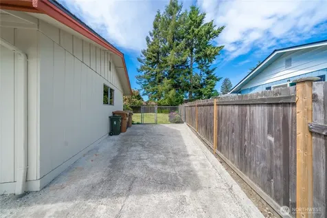 4933 30th Street NE Tacoma WA 98422