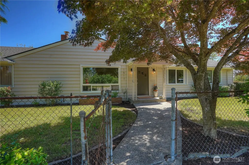 1517 S Lawrence Street Tacoma WA 98405
