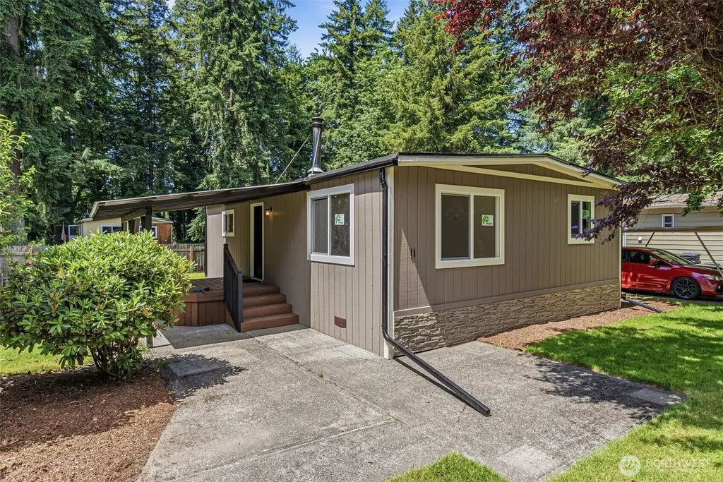 8021 Old Pacific Highway N Castle Rock WA 98611