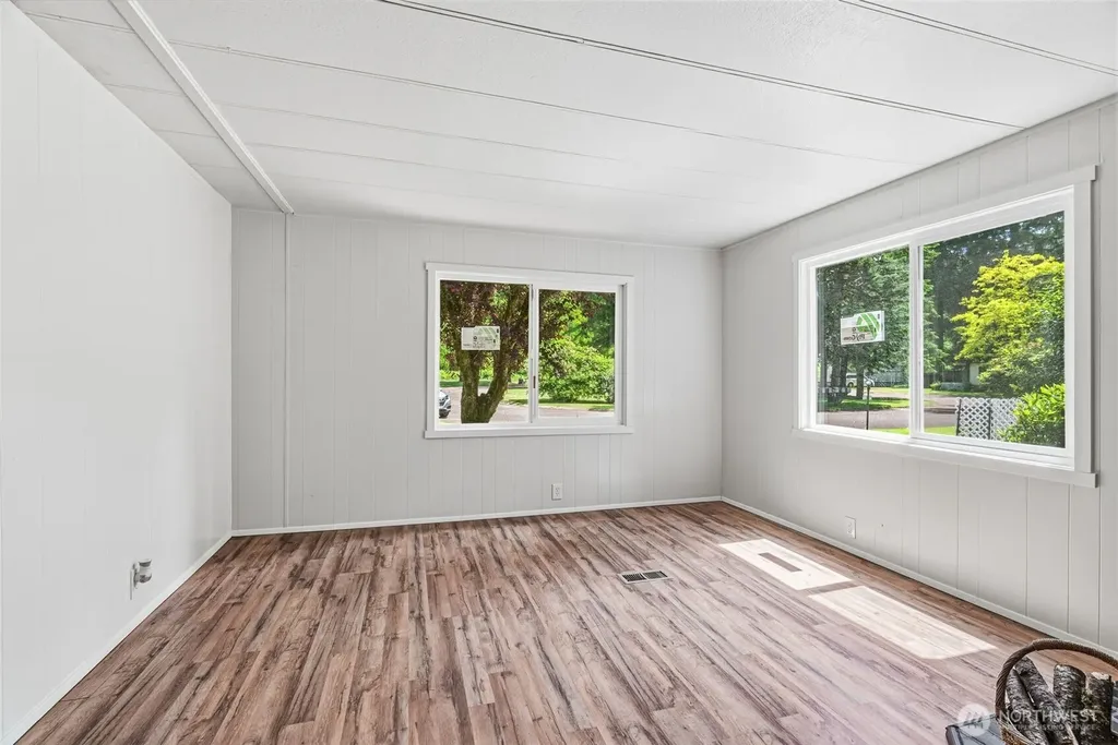 8021 Old Pacific Highway N Castle Rock WA 98611