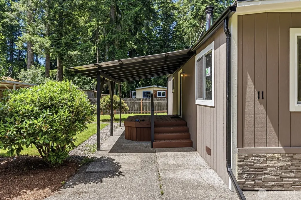 8021 Old Pacific Highway N Castle Rock WA 98611