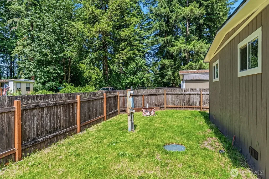 8021 Old Pacific Highway N Castle Rock WA 98611