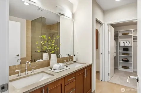 10650 NE 9th Place Bellevue WA 98004