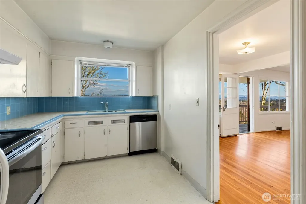 7508 56th Avenue NE Seattle WA 98115