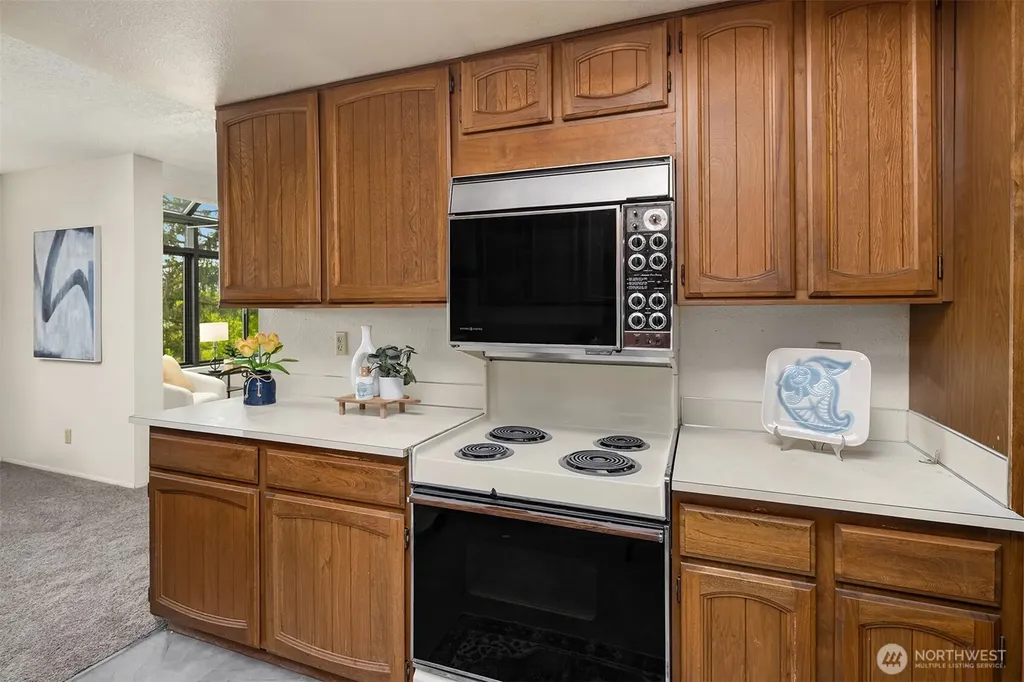 9710 5th Avenue NE Seattle WA 98115