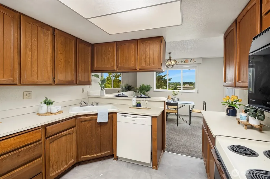 9710 5th Avenue NE Seattle WA 98115