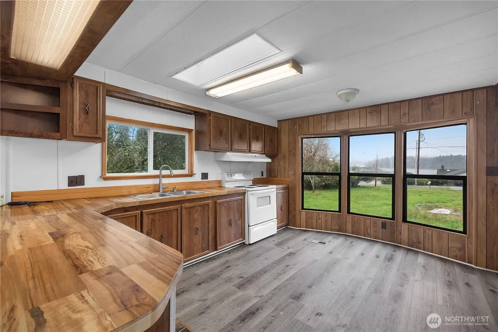 9823 Whitecap Drive NW Olympia WA 98502