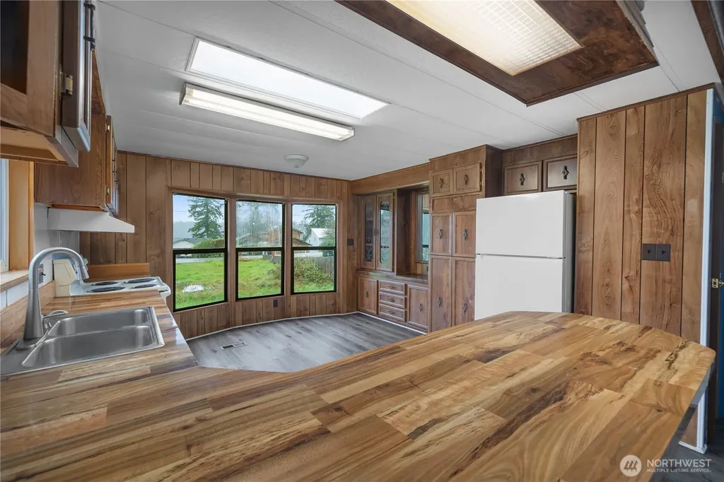 9823 Whitecap Drive NW Olympia WA 98502