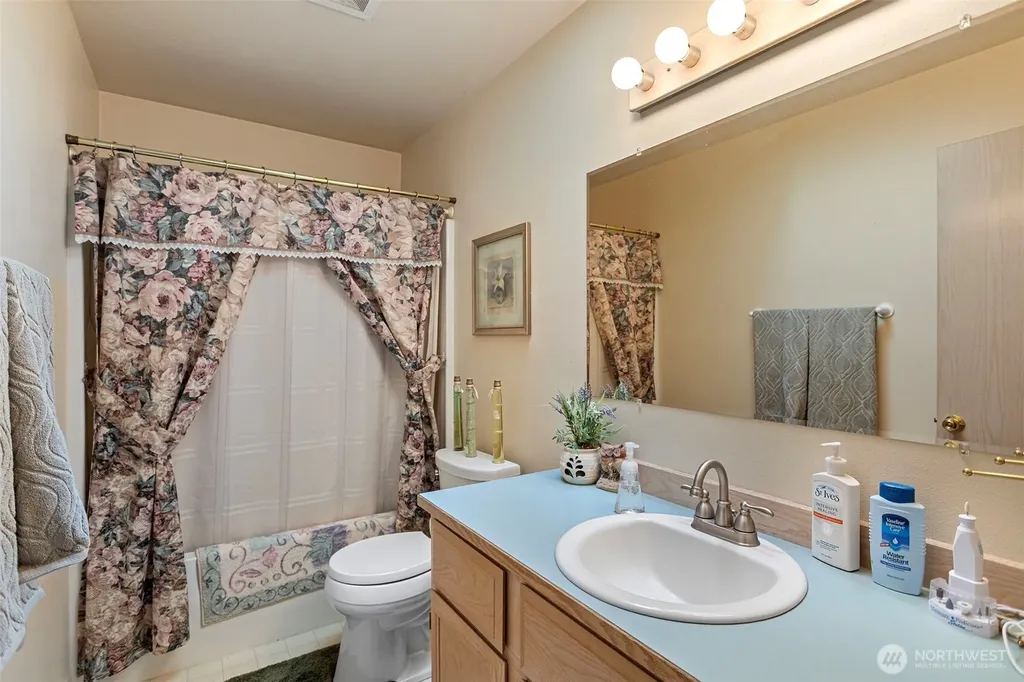 2324 Steamboat Loop E Port Orchard WA 98366