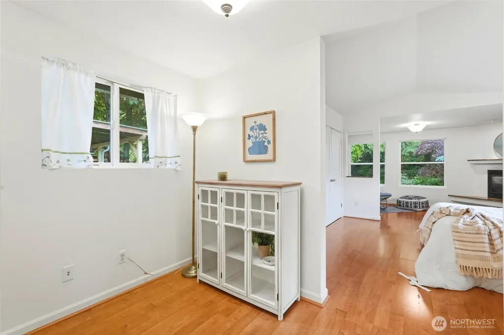 8421 6th Ave SW Seattle WA 98106