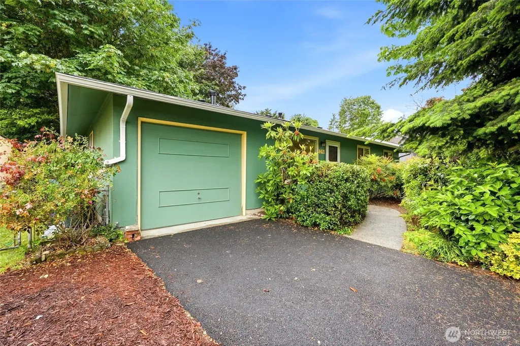 8421 6th Ave SW Seattle WA 98106