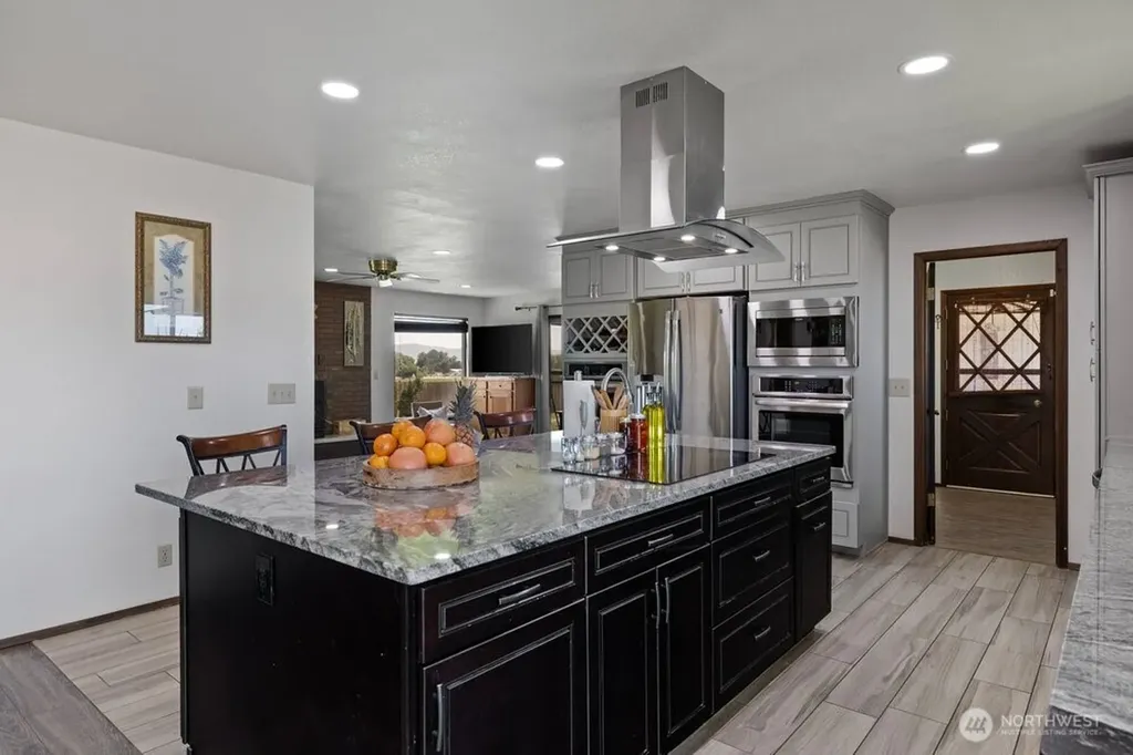 7802 Hicks Road Grandview WA 98930