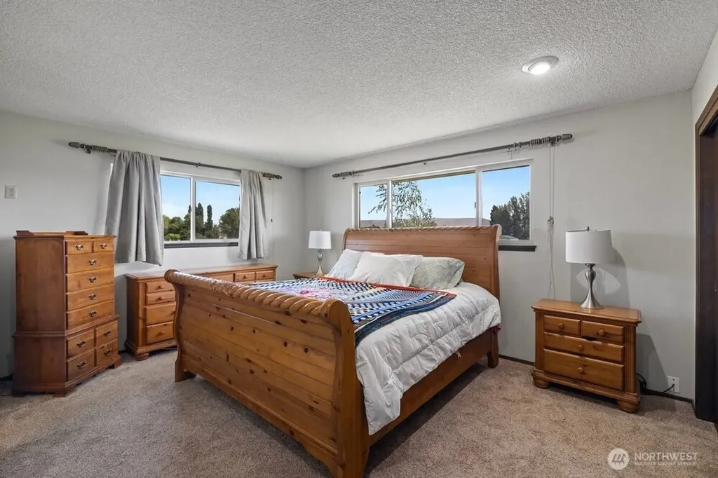7802 Hicks Road Grandview WA 98930