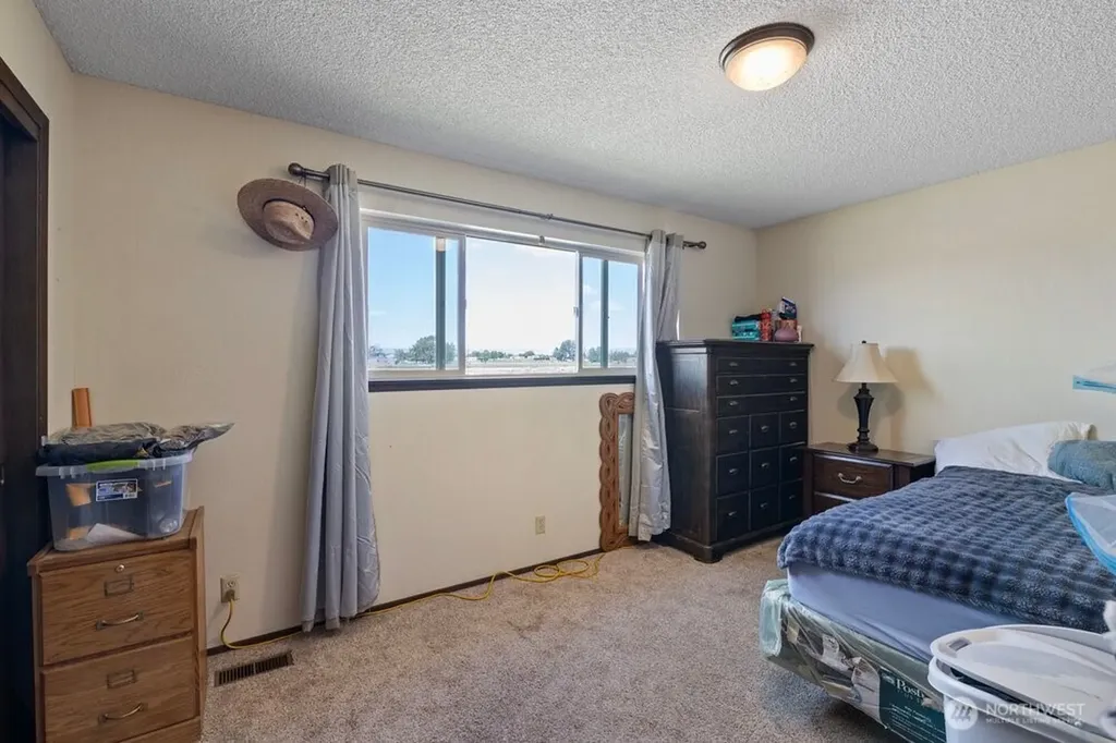 7802 Hicks Road Grandview WA 98930