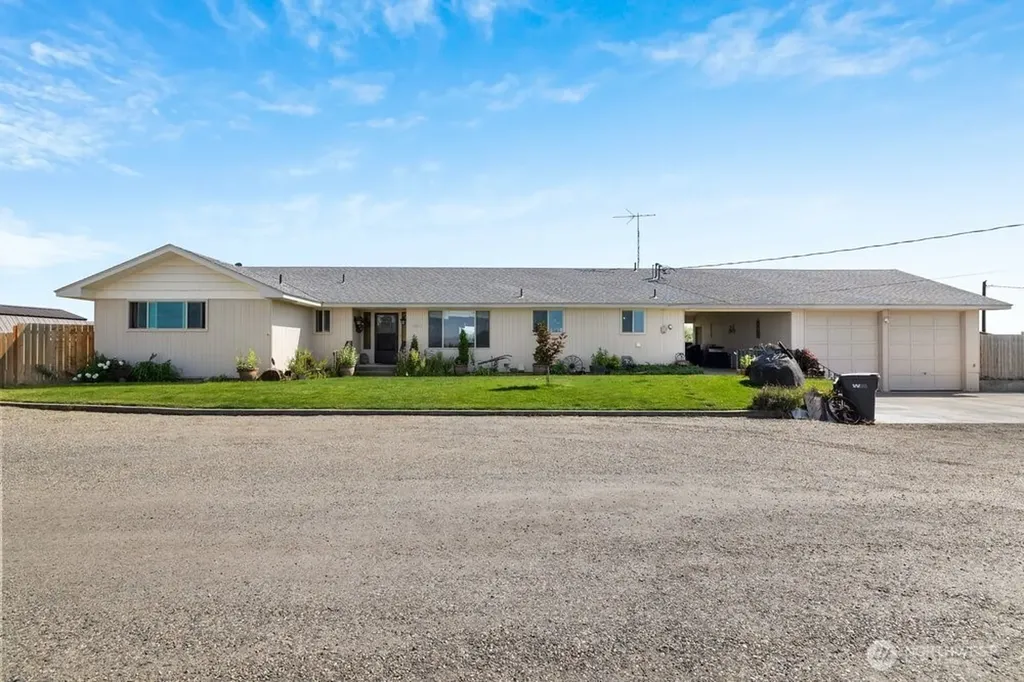 7802 Hicks Road Grandview WA 98930