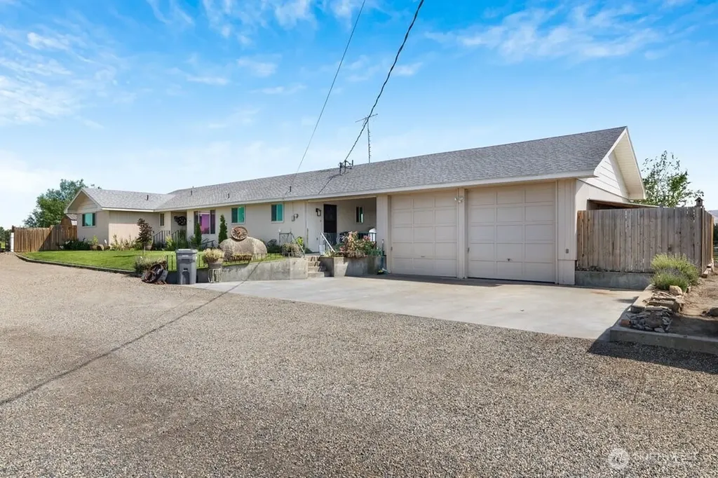 7802 Hicks Road Grandview WA 98930