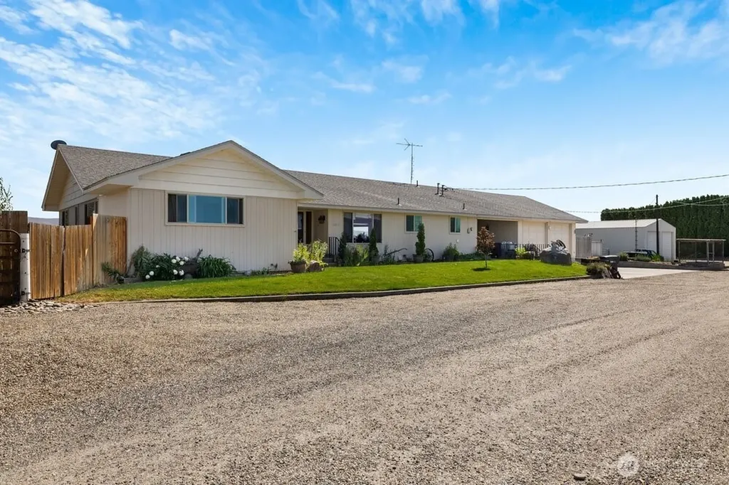7802 Hicks Road Grandview WA 98930
