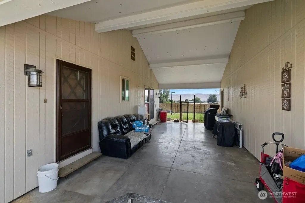 7802 Hicks Road Grandview WA 98930