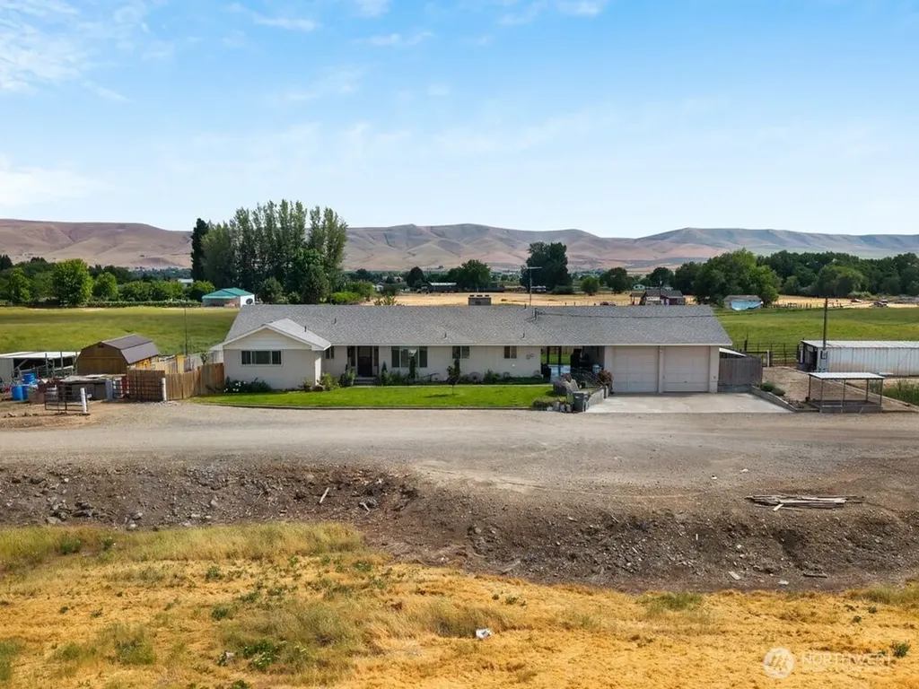 7802 Hicks Road Grandview WA 98930