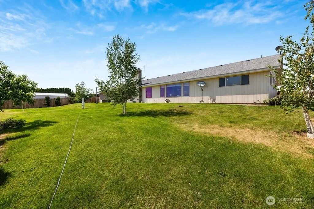 7802 Hicks Road Grandview WA 98930