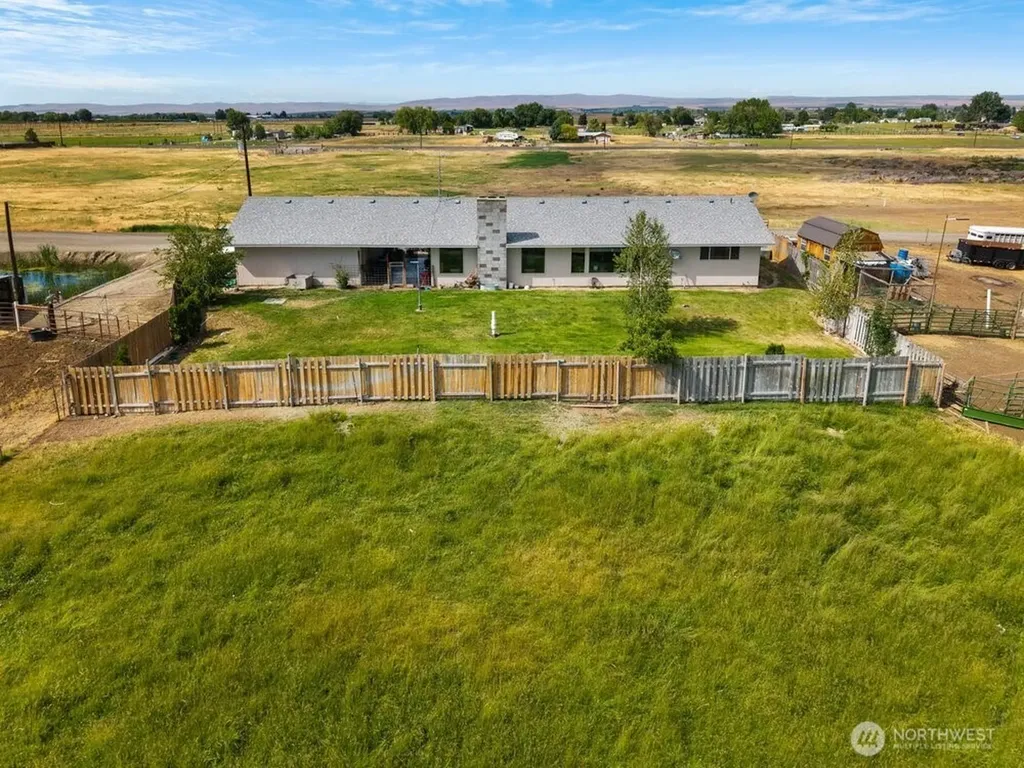 7802 Hicks Road Grandview WA 98930