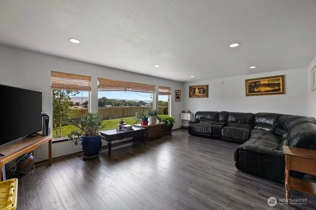 7802 Hicks Road Grandview WA 98930