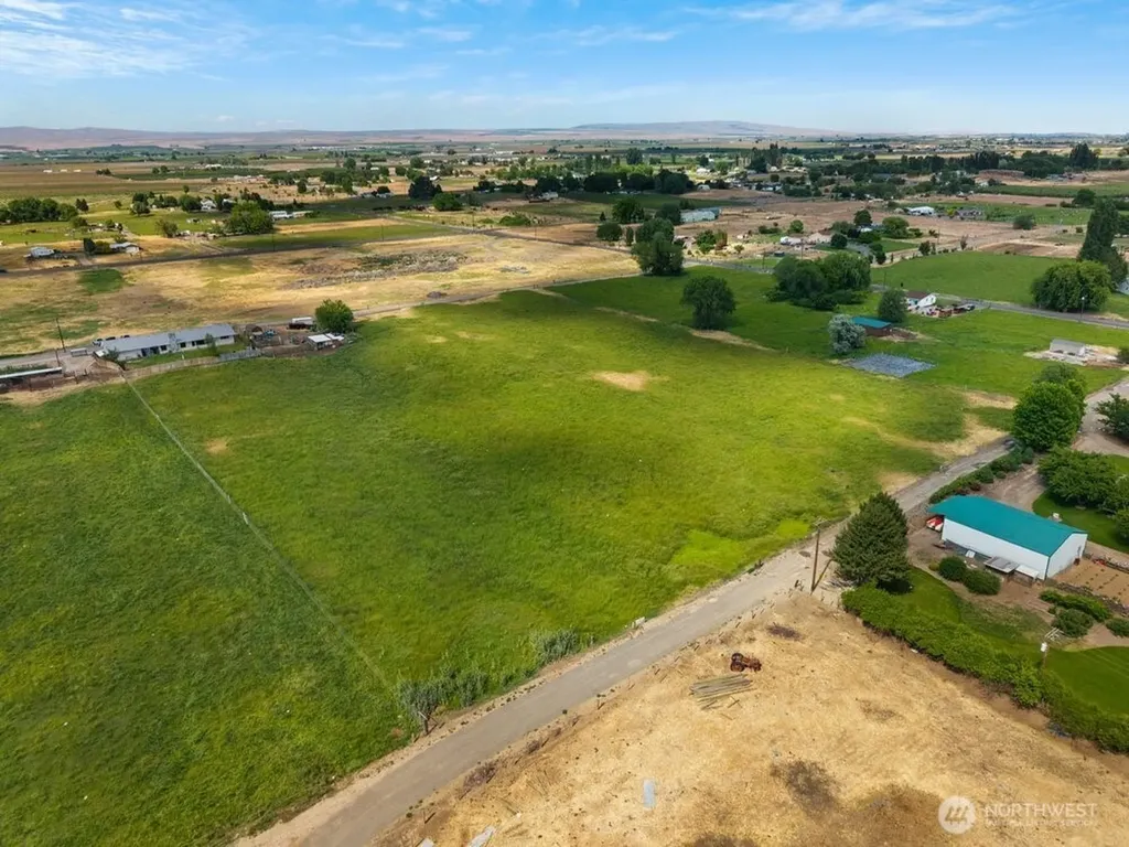 7802 Hicks Road Grandview WA 98930