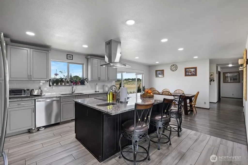 7802 Hicks Road Grandview WA 98930