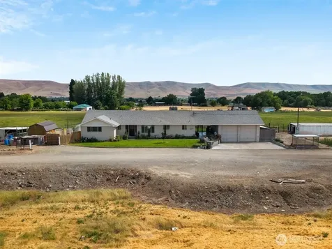 7802 Hicks Road Grandview WA 98930