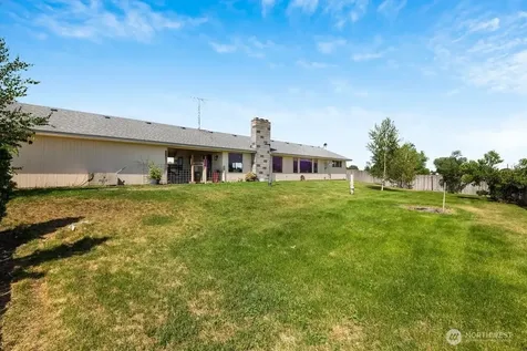 7802 Hicks Road Grandview WA 98930