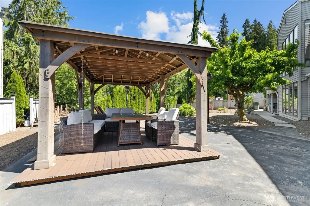 16306 Valhalla Drive Bothell WA 98011