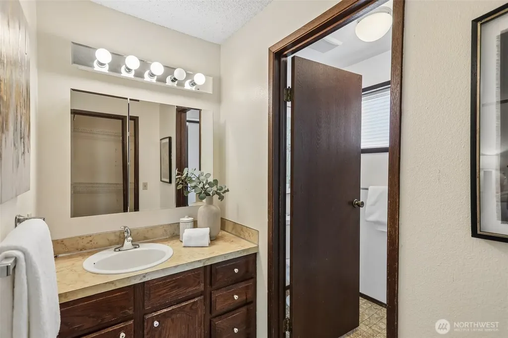 7509 42nd Avenue NE Seattle WA 98115