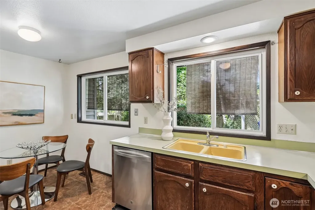 7509 42nd Avenue NE Seattle WA 98115