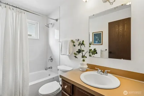 7509 42nd Avenue NE Seattle WA 98115