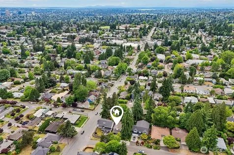 7509 42nd Avenue NE Seattle WA 98115