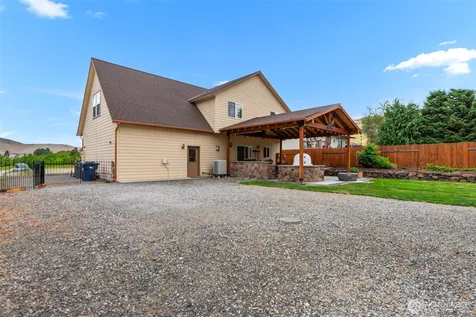 104 35th Street NW East Wenatchee WA 98802
