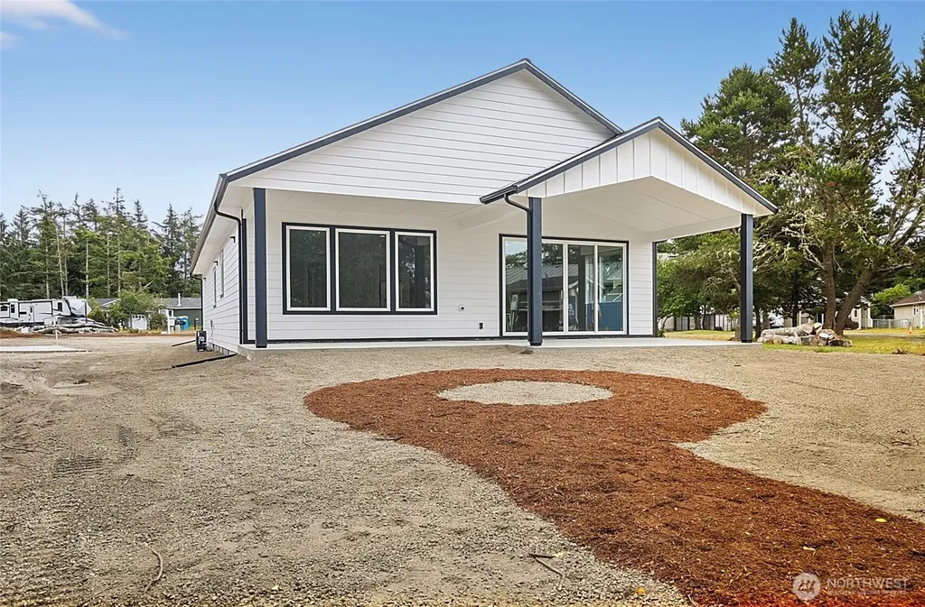 647 Skamokawa Court SE Ocean Shores WA 98569