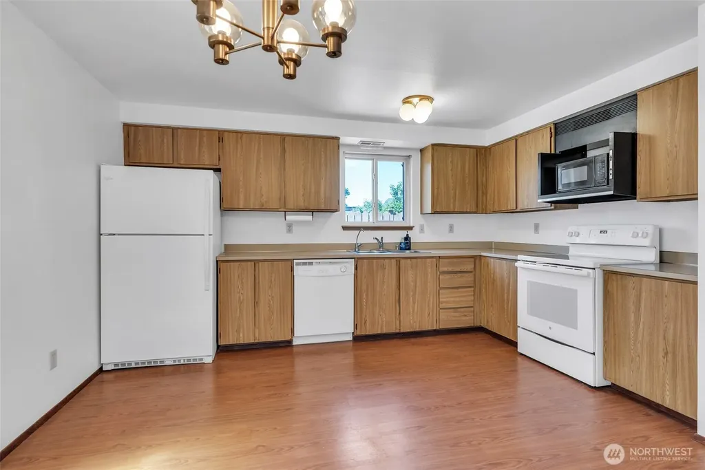 1204 31st St NE Auburn WA 98002