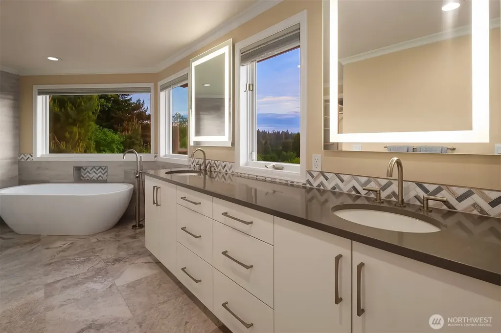 17020 74th Avenue W Edmonds WA 98026