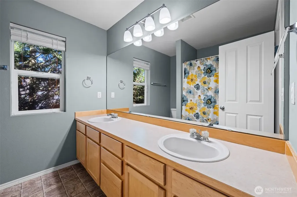 6529 Elizabeth Loop SE Auburn WA 98092